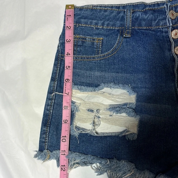 Ladies denim, Jean shorts, medium, baseball pockets - Picture 4 of 7